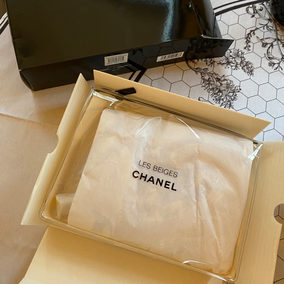 LIMITED EDITION BRAND NEW Chanel Les Beiges Swipe and Glow - Picture 4 of 5